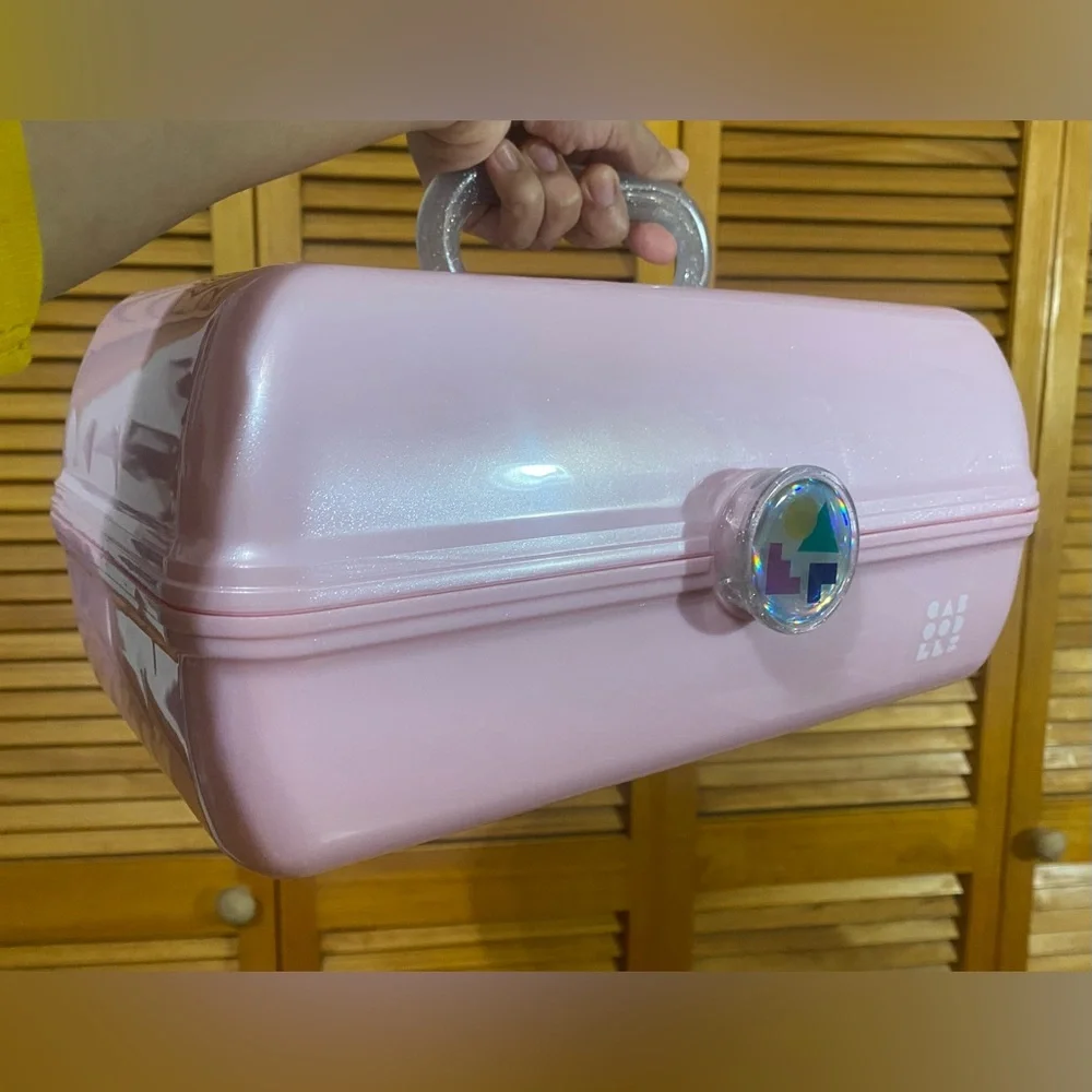 Vintage Caboodles case- pink and sparkly with mirror
